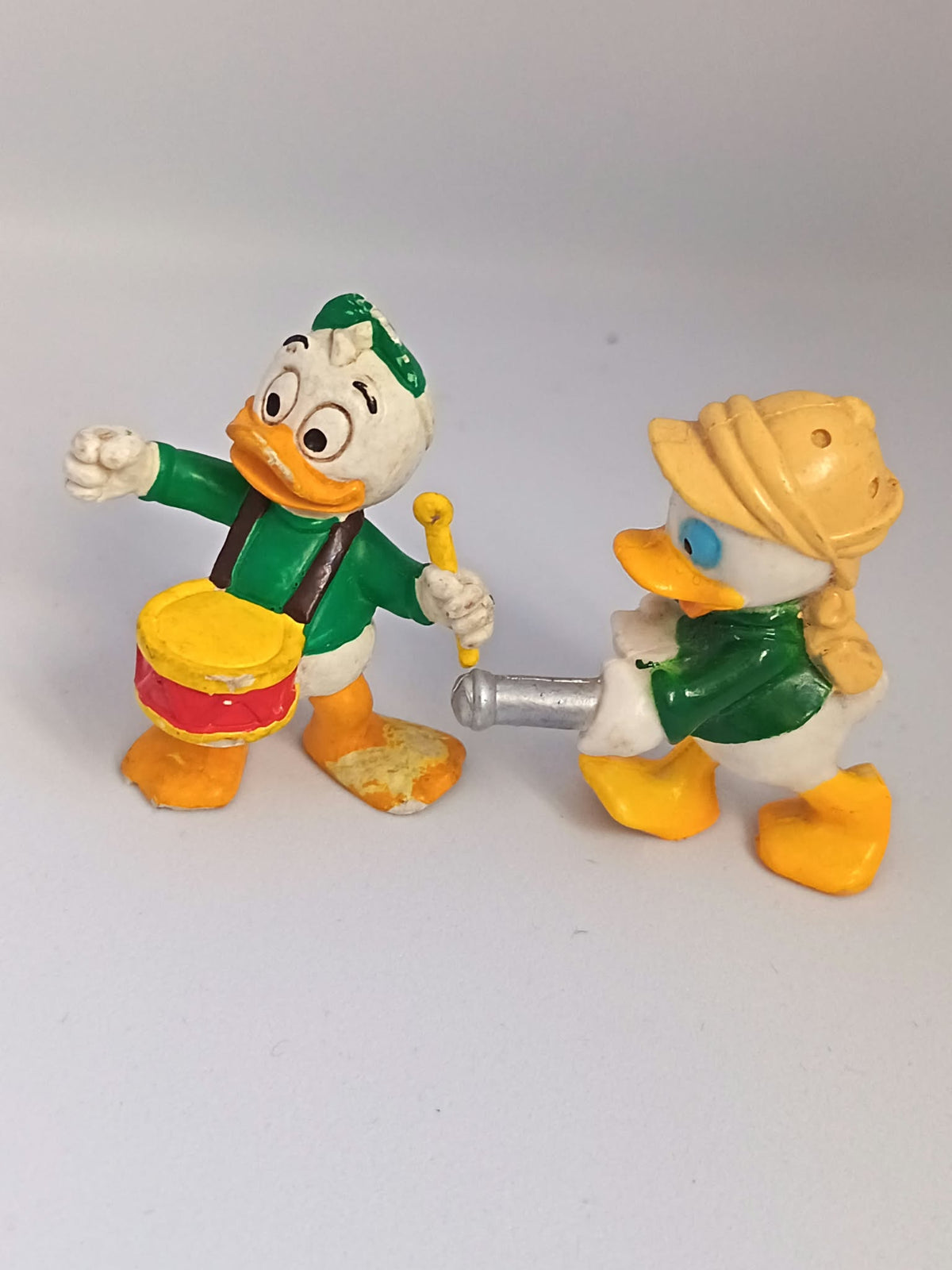 Lot de 2 figurines Loulou, neveu de Donald, Bullyland et Nestlé, 5cm