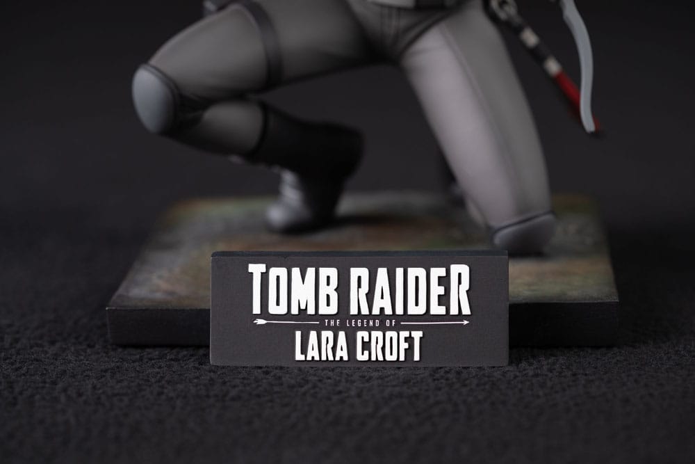 TOMB RAIDER The legend of Lara Croft Statuette 19cm