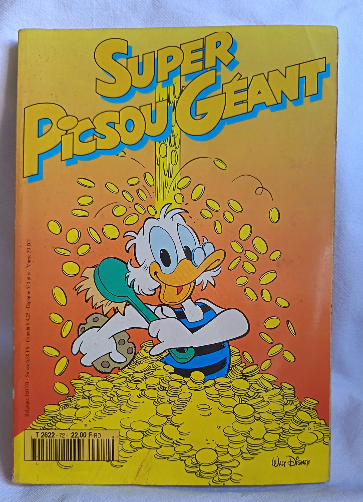 Couverture du Super Picsou Géant numéro 72 avec Picsou dans sa montagne d'or