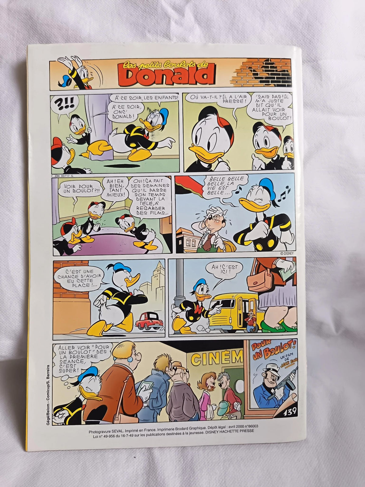 Bandeau Pokémon Mewtwo contre Mew sur la couverture du Journal de Mickey 2497