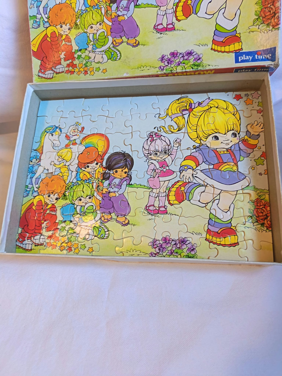 Puzzle Rainbow Brite assemblé montrant les personnages colorés