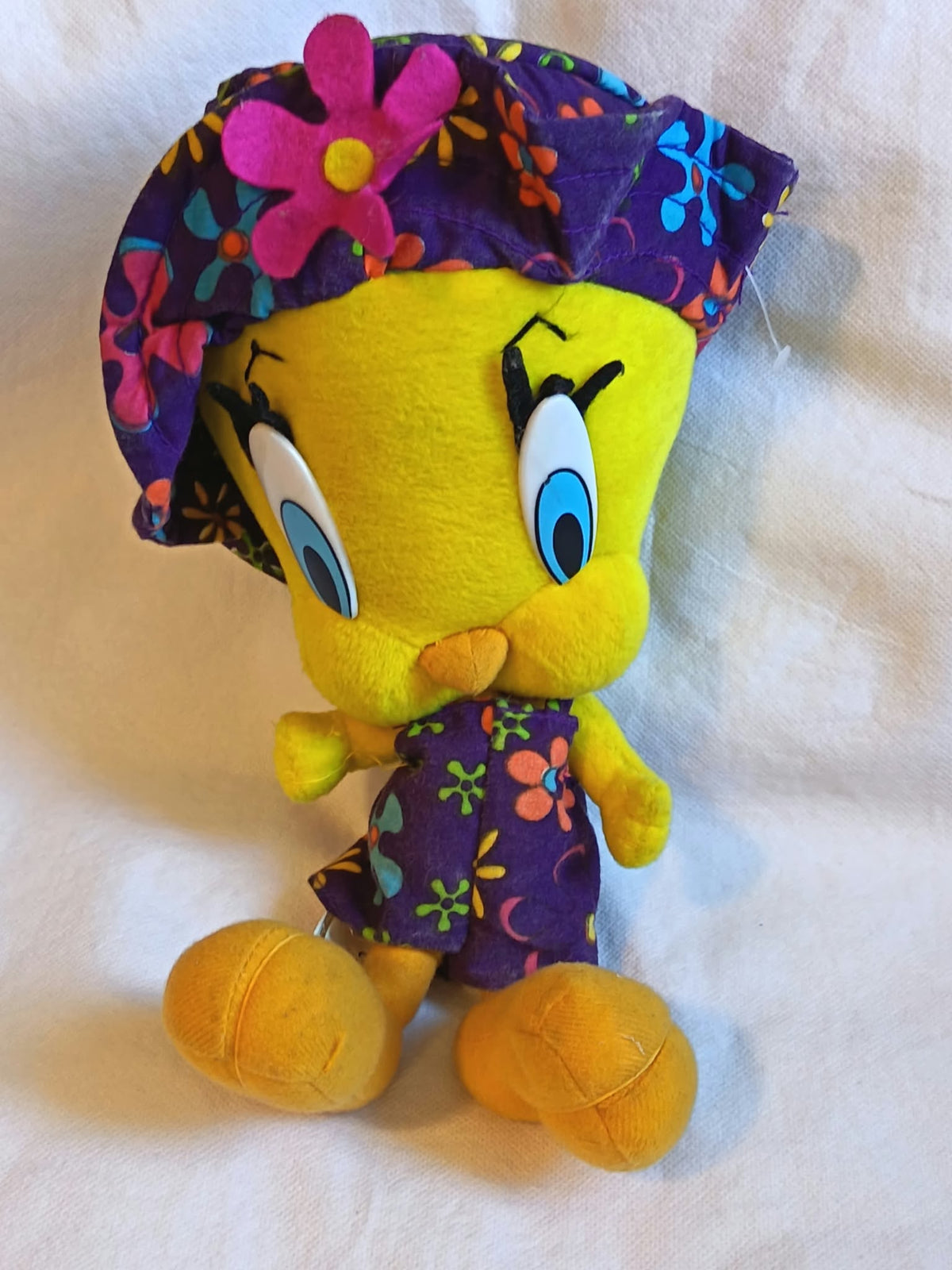 Peluche vintage Titi Looney Tunes avec chapeau et robe fleuris