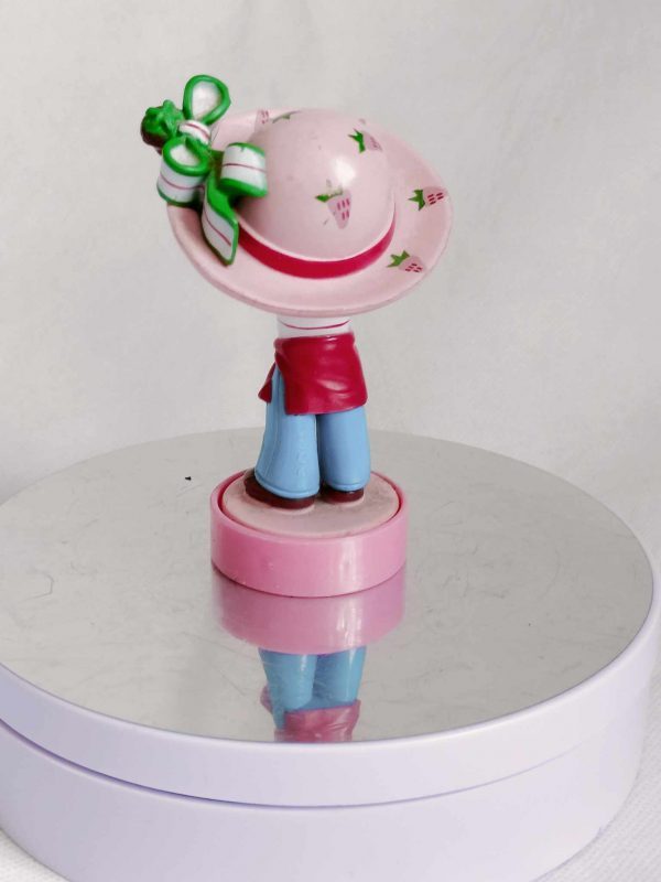 Figurine Charlotte aux fraises – Image 2