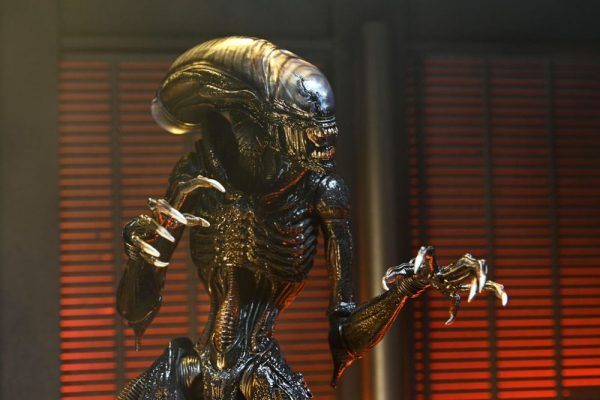 Alien Rolukus Scorched Xenomorph Ultimate Figurine 18cm – Image 6
