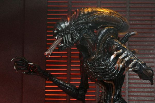 Alien Rolukus Scorched Xenomorph Ultimate Figurine 18cm – Image 2