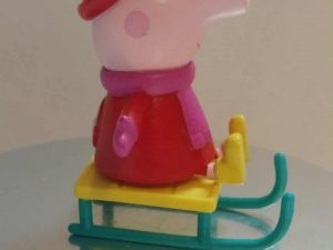 Figurine Peppa Pig en luge