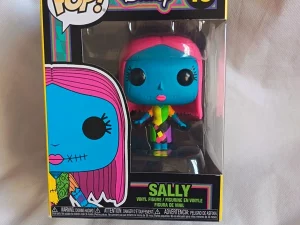 Funko POP Disney Blacklight n°16 – Sally L’Étrange Noël de Monsieur Jack