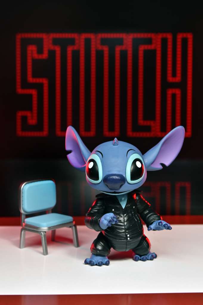Lilo & Stitch Stitch "Singer Elvis" Ultimate Figurine 8cm – Image 4