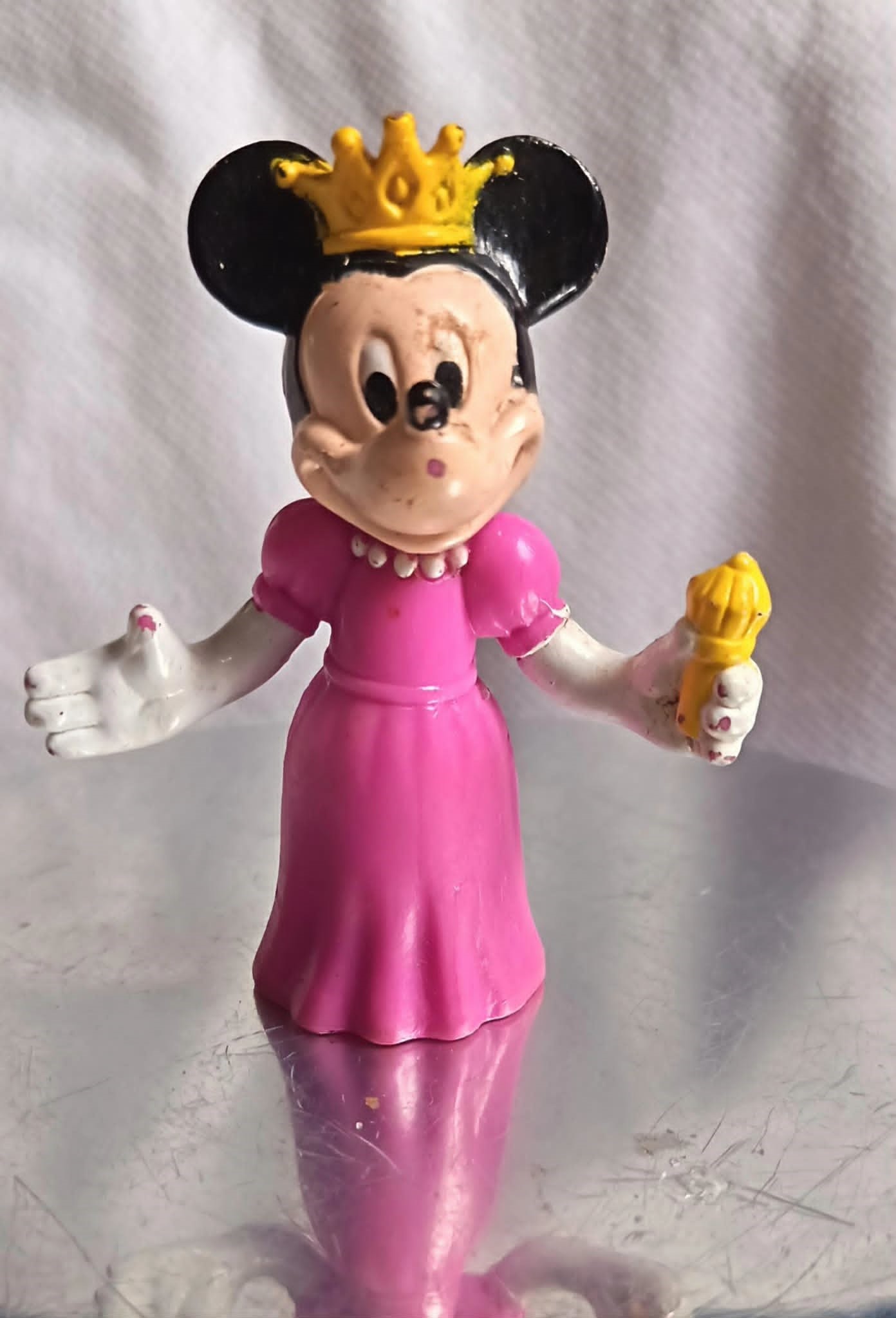 Marquage Disney China socle figurine Minnie Mouse reine vintage